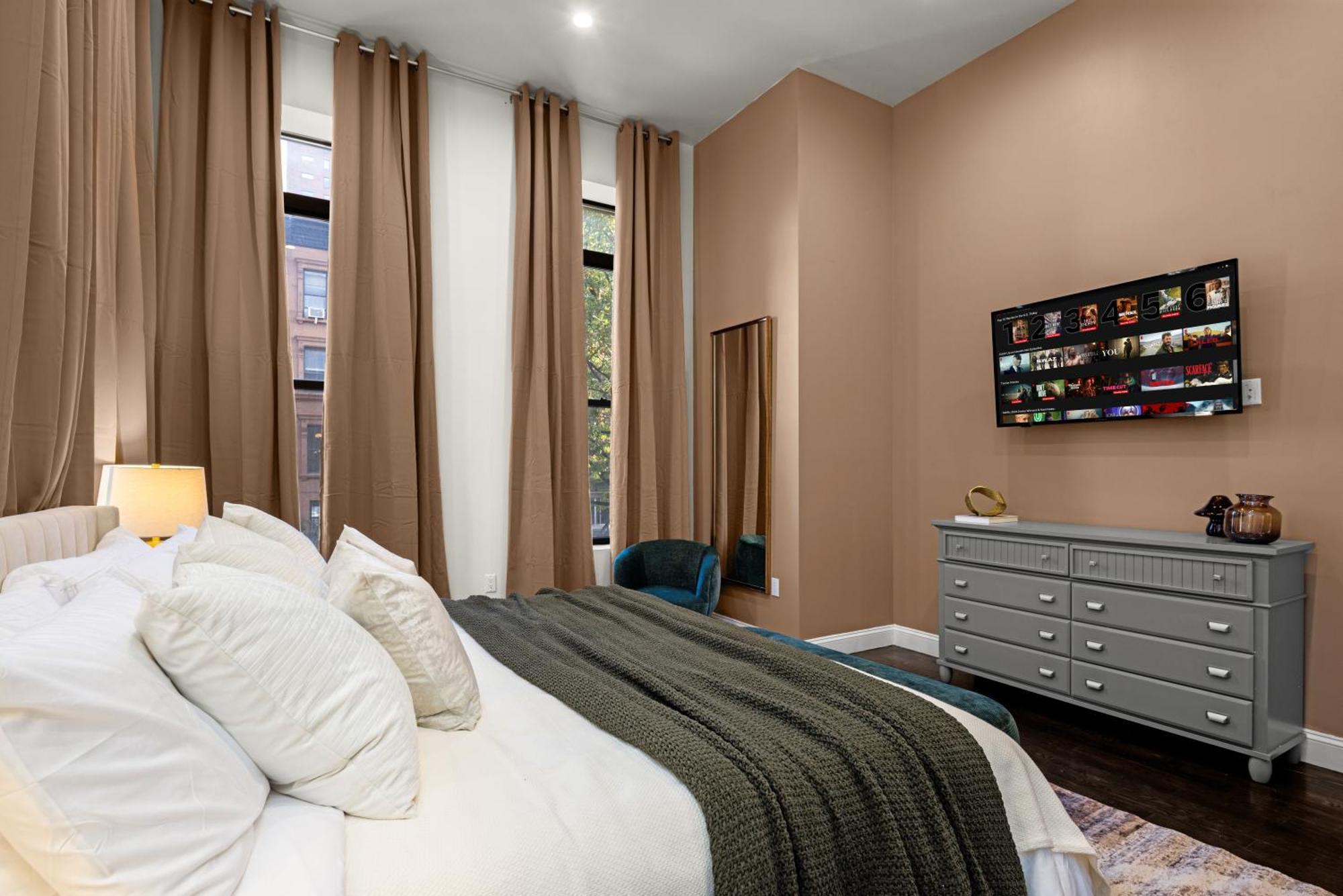 Stylish 3br Designer In Harlem With Parking * New York