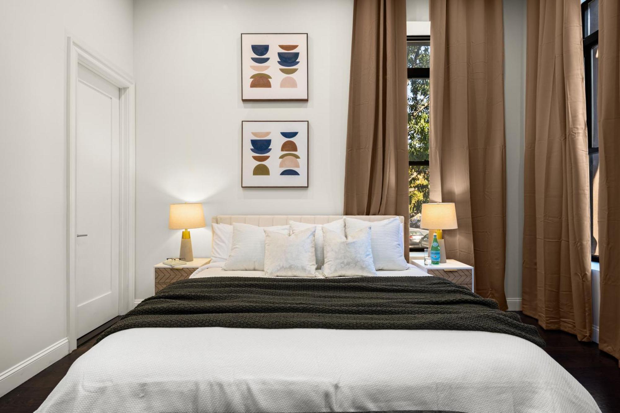 Stylish 3br Designer In Harlem With Parking Appartement New York