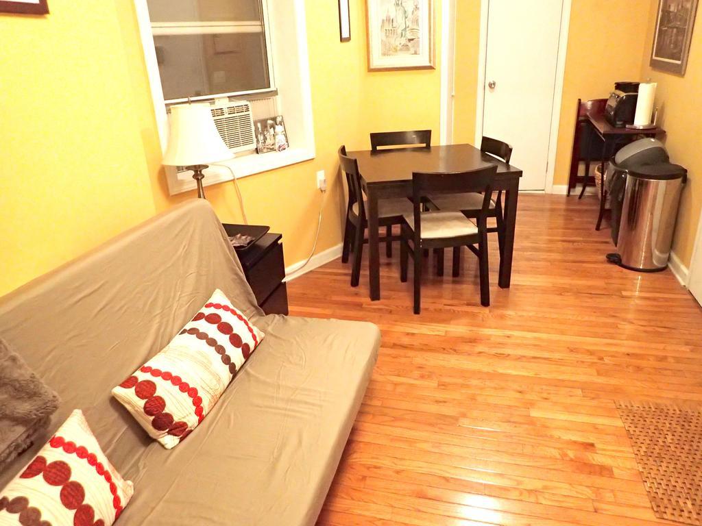 Large 1 Bedroom Chinatown Appartement *