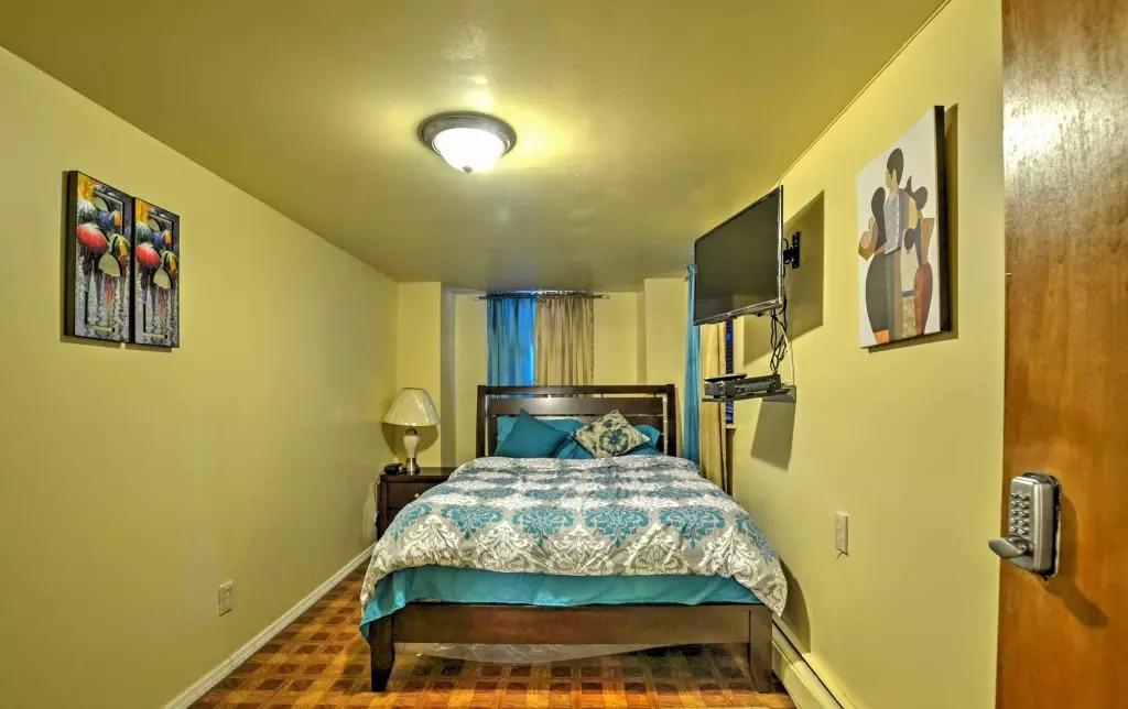 Two Bedroom - North East Bronx Appartement