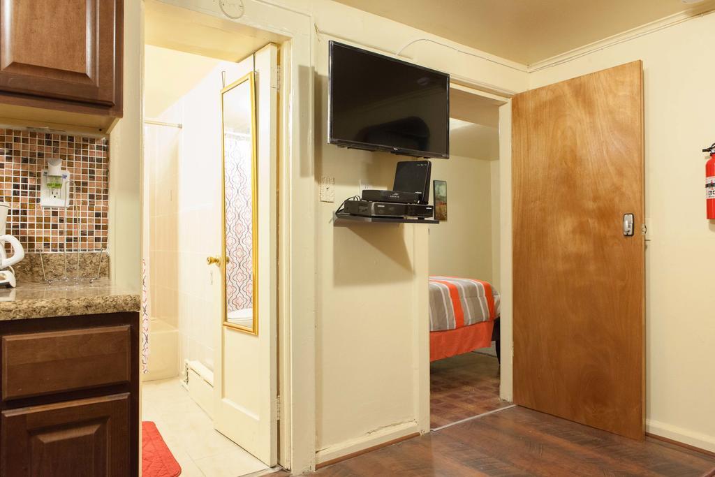 Studio And 1 Bedroom - Bronx Appartement
