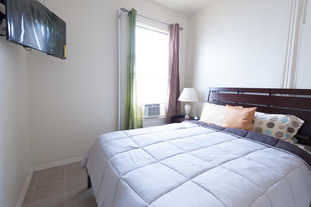 Studio And 1 Bedroom - Bronx Appartement