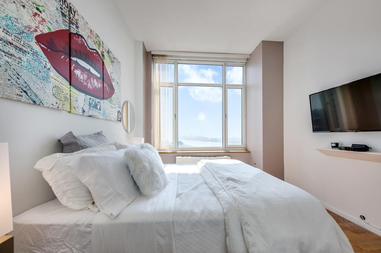 Times Square Lux Highrise Apartment New York