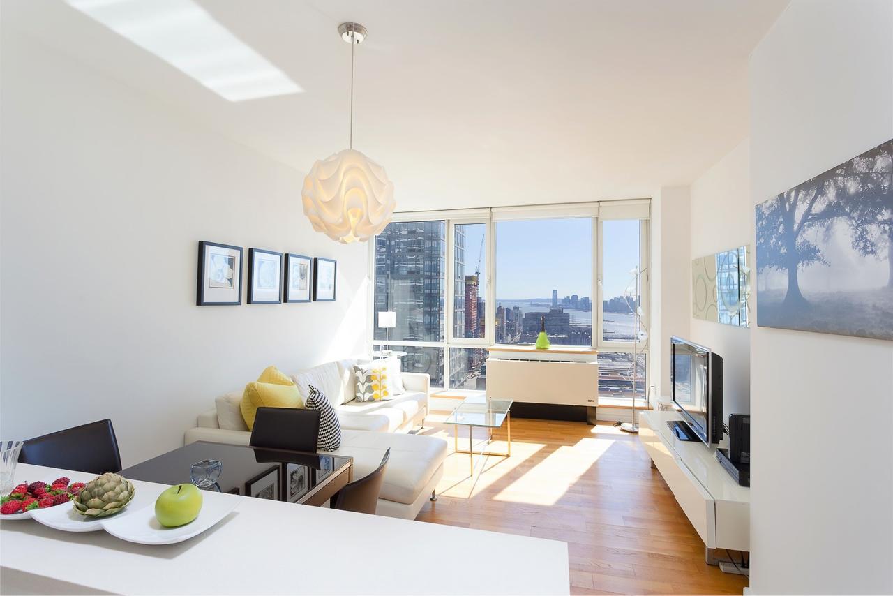 Times Square Lux Highrise Apartment