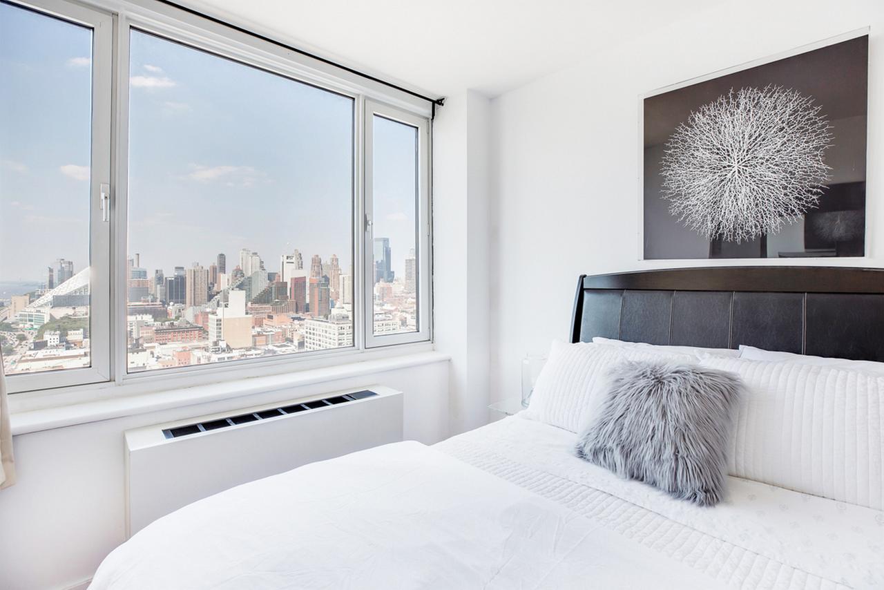 Times Square Lux Highrise Apartment *