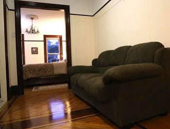 Homestay Plg House *