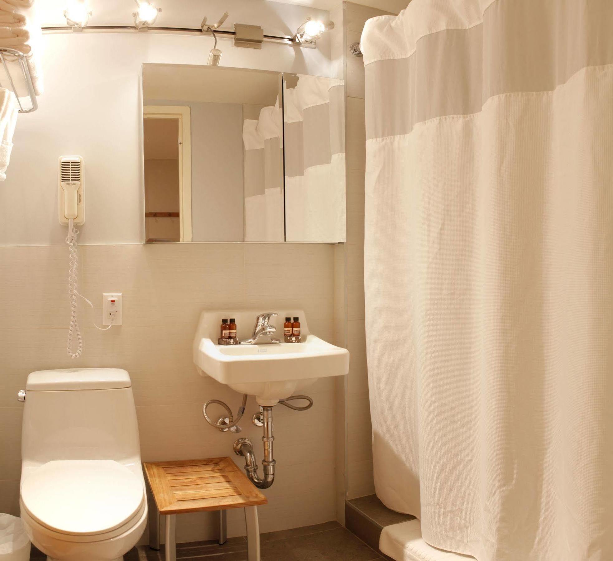 Sanctuary Nyc Retreats Pensión 4*