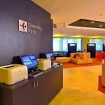 Courtyard By Marriott New York Laguardia Airport