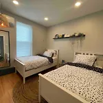 Dérive Stays - Affordable Brooklyn Apt. w/ balcony