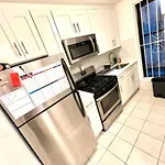 2 Bedrooms Apartment 1 Stop From Manhattan - Free Parking And First Floor !