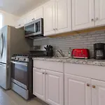 Stunning Private Room Suite 2 With Private Bathroom In Duplex Apartment In Brooklyn, Ny
