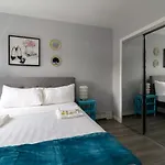 Stunning Private Room Suite 2 With Private Bathroom In Duplex Apartment In Brooklyn, Ny