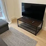 Modern 2 Bedroom Apt W Pool Table In Heart Of Bklyn