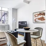 Ues Studio W Dm Elevator Gym Nr Central Park Nyc-920