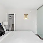 Picturesque 1Br Apartment In Nyc Balcony