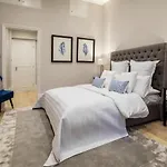 Central Park Apartment With Stunning Nyc Skyline View