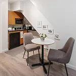 Central 2Br - Walking Distance To Times Square