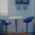 Townhouse Apartment In Oakland Gardens