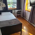 Single Bed Space For Traveler