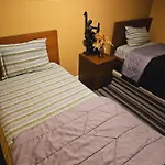 Warm Queens Apartment 5 Min From Laguardia 1 Min From Train