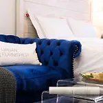 240-11 New Studio Prime Upper East W&D