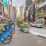 Sq 1Br W Great Views Indoor Pool Nyc-29