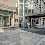Sq 1Br W Great Views Indoor Pool Nyc-29