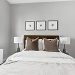 Top Notch 2 Bedroom Suite Minutes From Central Park