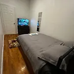 Cozy Townhouse In Harlem