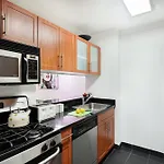 Sleek 1-Bedroom In The Financial Dsitrict