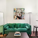 Sleek 1-Bedroom In The Financial Dsitrict