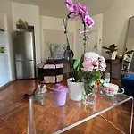 Bright Artist 2 Bedroom - One Block From Prospect Park - Across From The Train