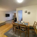 Beautiful 3 Bedroom Apartment In Nyc!