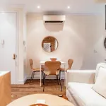 Chic Room Stay Near 3Rd Street Promenade With Shared Bathroom