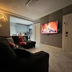 3 Bedrooms In 2Nd Floor Modern Brooklyn Home, Close To J Train