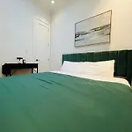 Times Square Luxe