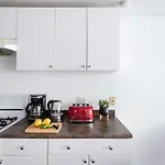 1435-3 3 Bedrooms 2Bath W&D Prime Upper East