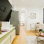 1288-4Rn Newly Furnished Prime Ues 2Br