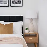 1290-16 New Renovated 2 Bedrooms In Ues