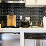 69-5A Celebrate The Season Modern Lower East Side 1Br Apt