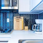 69-4C Brand New Holiday Haven Prime Lower East Side 1Br Apt