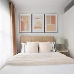 444-4F Newly Furnished Elv 1Br Hells Kitchen