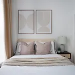 153-1G Newly Renovated 2Br Lower East Side