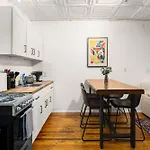 Vibrant Nyc Loft - Open Space For 6 Guests