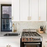 454-4R New 2Br Prime Midtown Best Value Sleeps 5