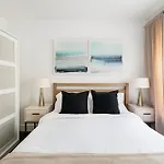 39-2 Renovated 3Br Prime Hudson Yards Area