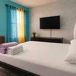 Modern Xl Queen Room Comfort