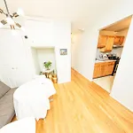 Large Triple Room In Williamsburg