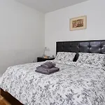 Sunny Apartment In Chelsea