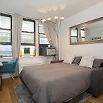 Comfortable One Bedroom Apartment - Times Square